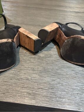 FRYE AND CO. Black Leather Block Heel Sandals